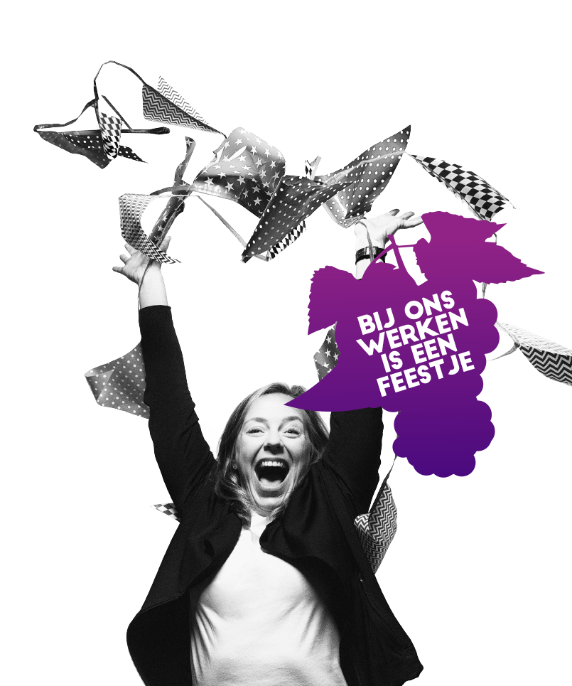 vrouw met slingers beet en zegt bij ons werken is een feestje