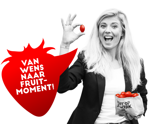 vrouw met snoeptomaatjes beet en zegt van wens naar fruitmoment